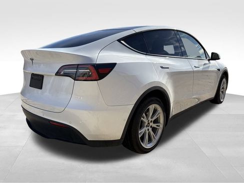 Used 2021 Tesla Model Y 2WD image 3
