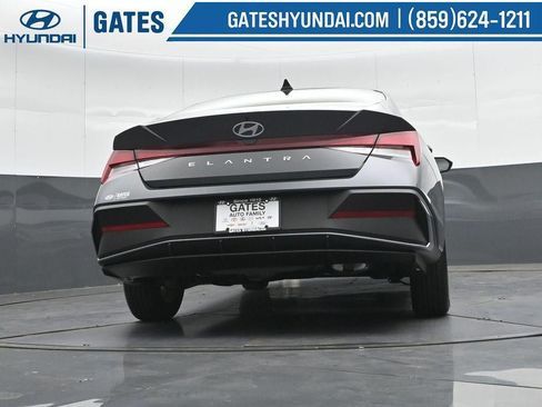 New 2026 Hyundai Elantra SE FWD image 34