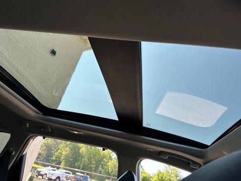 Used 2023 Nissan Rogue SV w/ SV Premium Package image 17