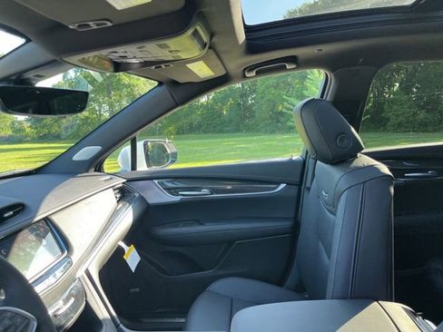 New 2026 Cadillac XT5 Sportv w/ LPO, Floor Liner Package AWD/4WD image 19