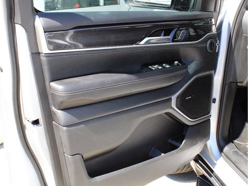 Certified 2023 Jeep Wagoneer 4WD image 9