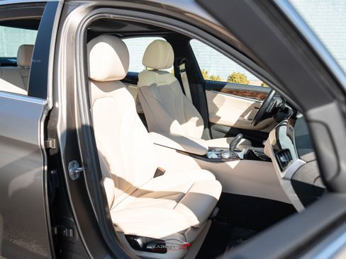 Used 2018 BMW 530i xDrive image 17