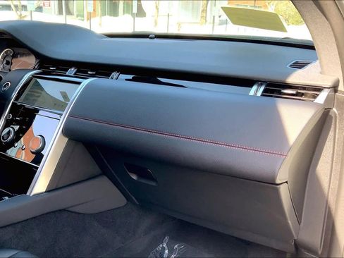 Used 2023 Land Rover Discovery Sport SE R-Dynamic image 18