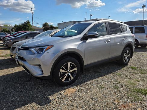 Used 2016 Toyota RAV4 XLE FWD image 1