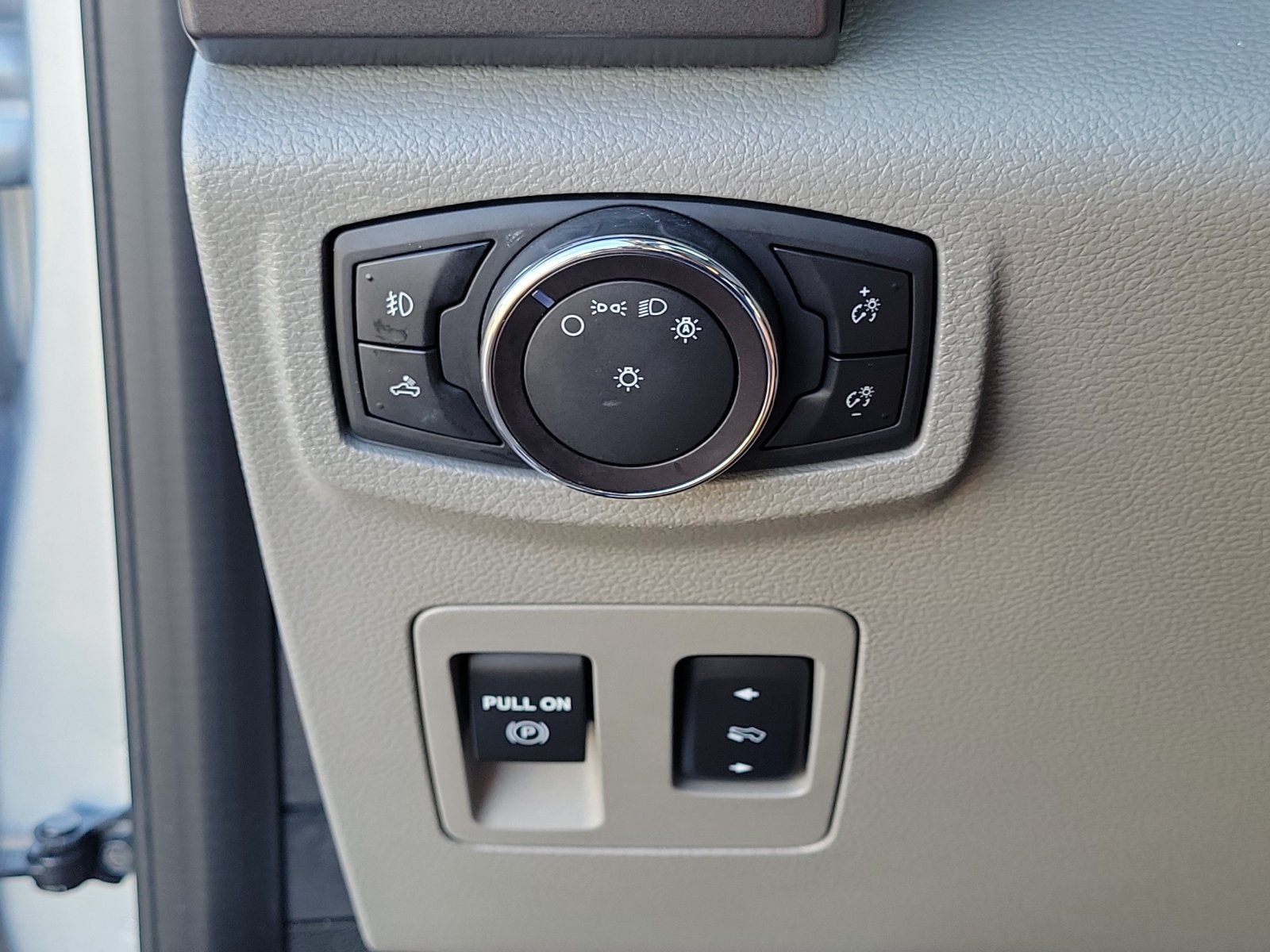 Used 2018 Ford F150 XLT w/ Equipment Group 302A Luxury RWD image 27