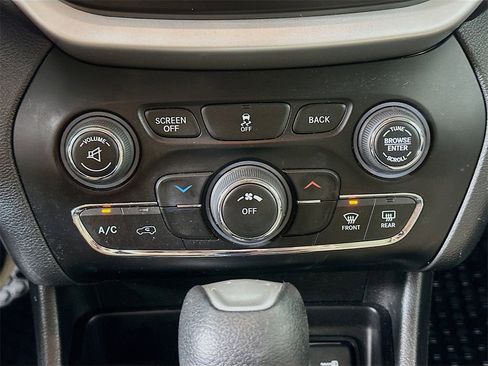 Used 2016 Jeep Cherokee Sport w/ Cold Weather Group image 16