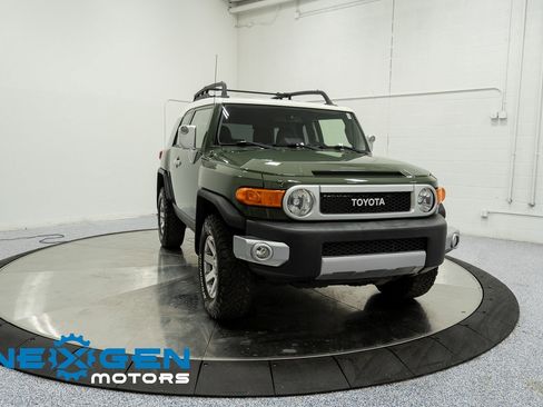 Used 2014 Toyota FJ Cruiser Base image 3