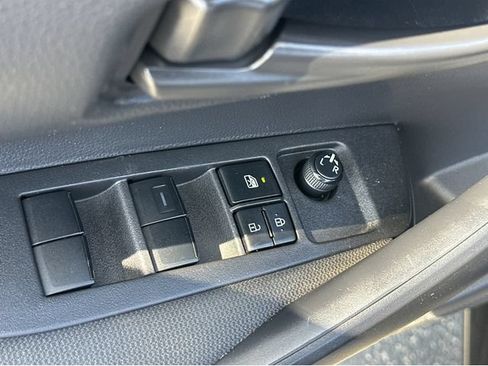 Used 2022 Toyota Corolla LE FWD image 34