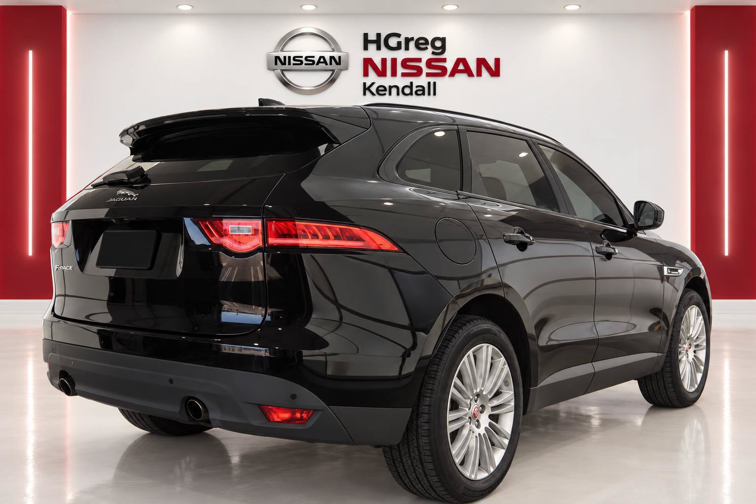 Used 2018 Jaguar F-PACE Premium AWD/4WD image 4