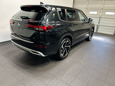 Used 2022 Mitsubishi Outlander SE AWD/4WD image 3