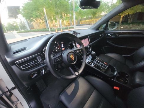 Used 2023 Porsche Macan image 11