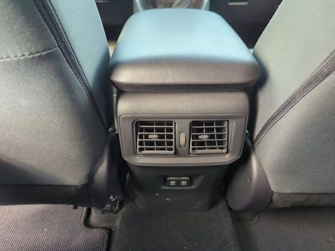 Used 2019 Toyota RAV4 XLE w/ Carpet Mat Package AWD/4WD image 24