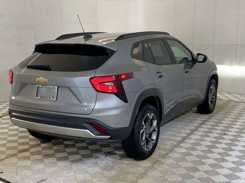 Used 2025 Chevrolet Trax LT FWD image 20