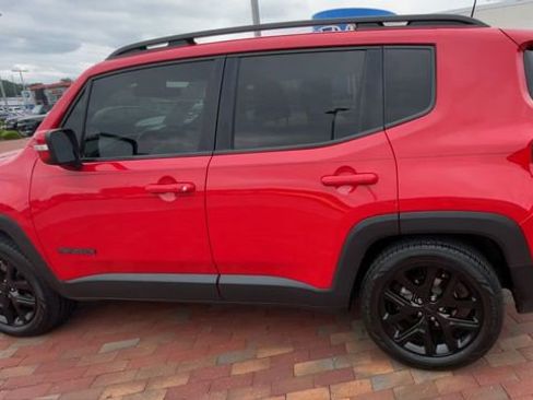 Used 2018 Jeep Renegade Altitude FWD image 7