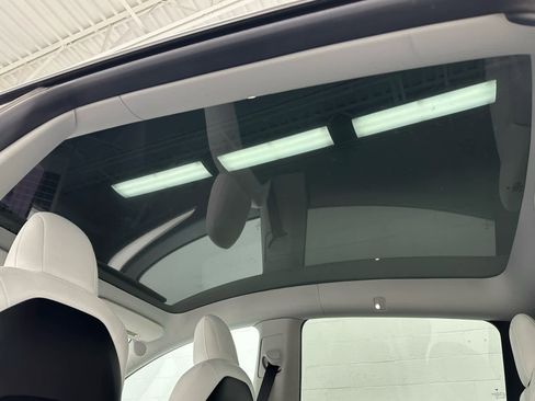 Used 2023 Tesla Model Y Long Range image 38