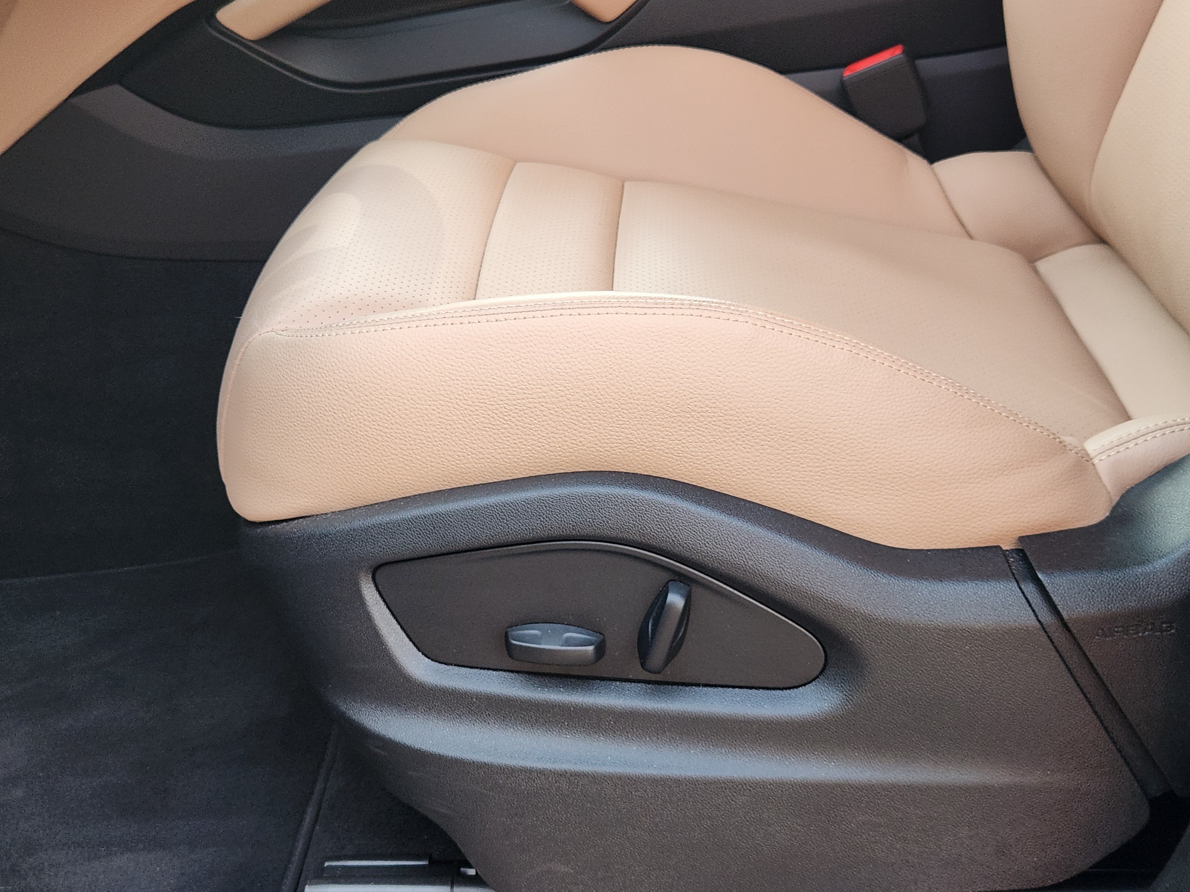 Certified 2026 Porsche Cayenne AWD/4WD image 25