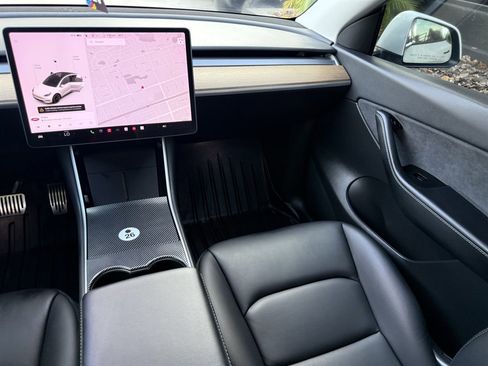 Used 2021 Tesla Model Y Long Range image 23