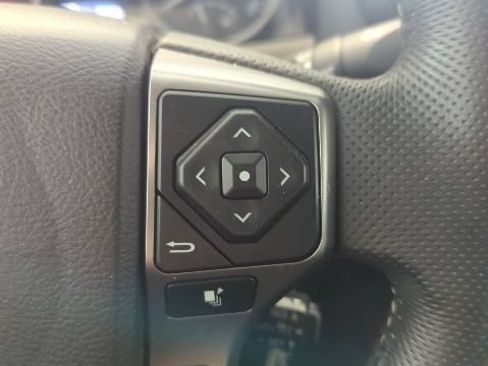 Used 2022 Toyota Tacoma SR5 AWD/4WD image 13