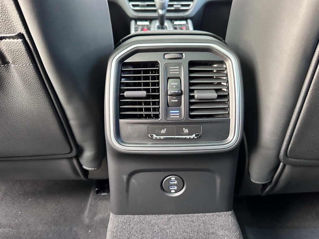 Certified 2026 Porsche Macan AWD/4WD image 36