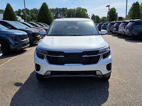New 2026 Kia Seltos LX FWD image 2