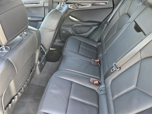 Used 2025 Porsche Macan S image 28