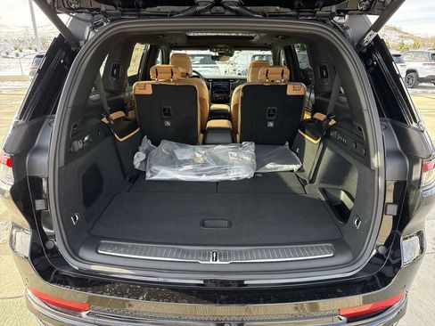 New 2025 Jeep Grand Cherokee L Summit w/ Obsidian Package image 31