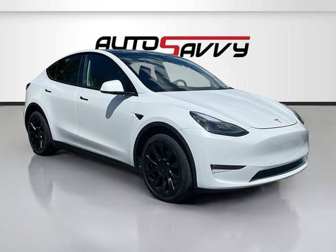 Used 2022 Tesla Model Y Long Range AWD/4WD image 1