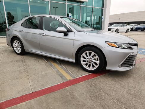 Used 2024 Toyota Camry LE image 8