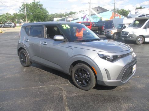 Used 2024 Kia Soul LX w/ Option Group 015 image 9