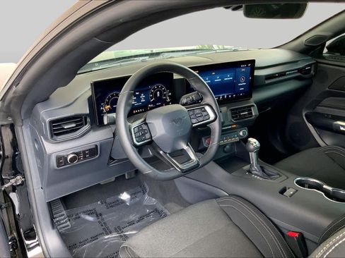 Used 2025 Ford Mustang Coupe RWD image 17