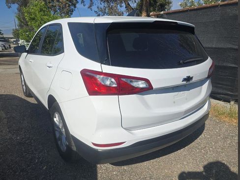 Used 2021 Chevrolet Equinox LS w/ LS Convenience Package image 3