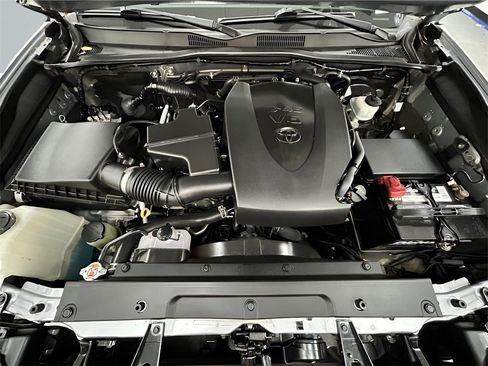 Used 2020 Toyota Tacoma SR5 image 19