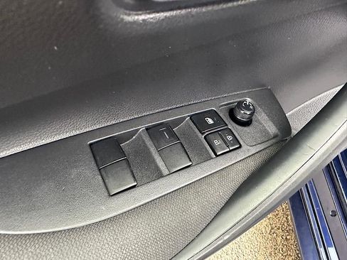 Used 2020 Toyota Corolla LE image 19