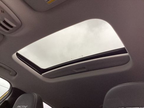 Used 2024 Chevrolet Trax ACTIV w/ Sunroof Package image 5