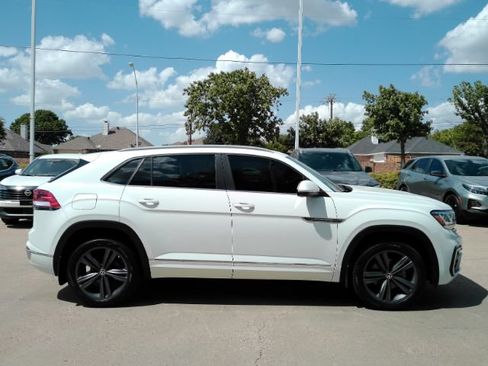Used 2021 Volkswagen Atlas Cross Sport SE FWD image 5