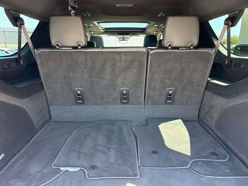 Used 2025 Cadillac Escalade ESV Sport AWD/4WD image 9