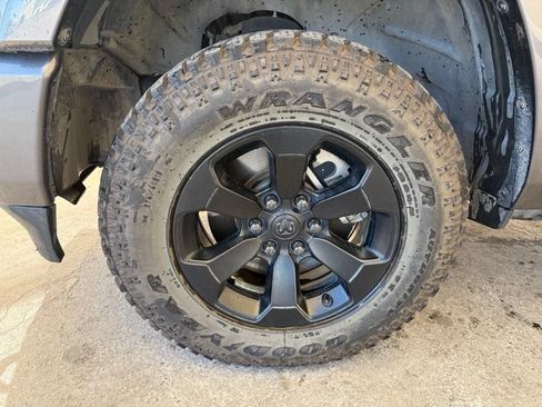 Used 2019 RAM 1500 Laramie AWD/4WD image 11