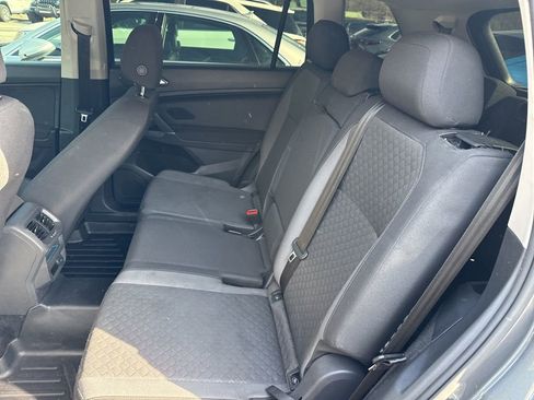 Used 2018 Volkswagen Tiguan S image 16