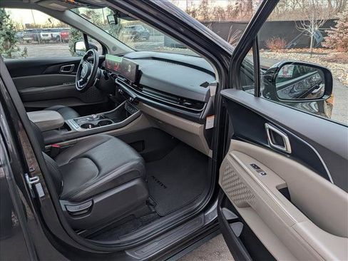 Used 2025 Kia Carnival LXS image 11