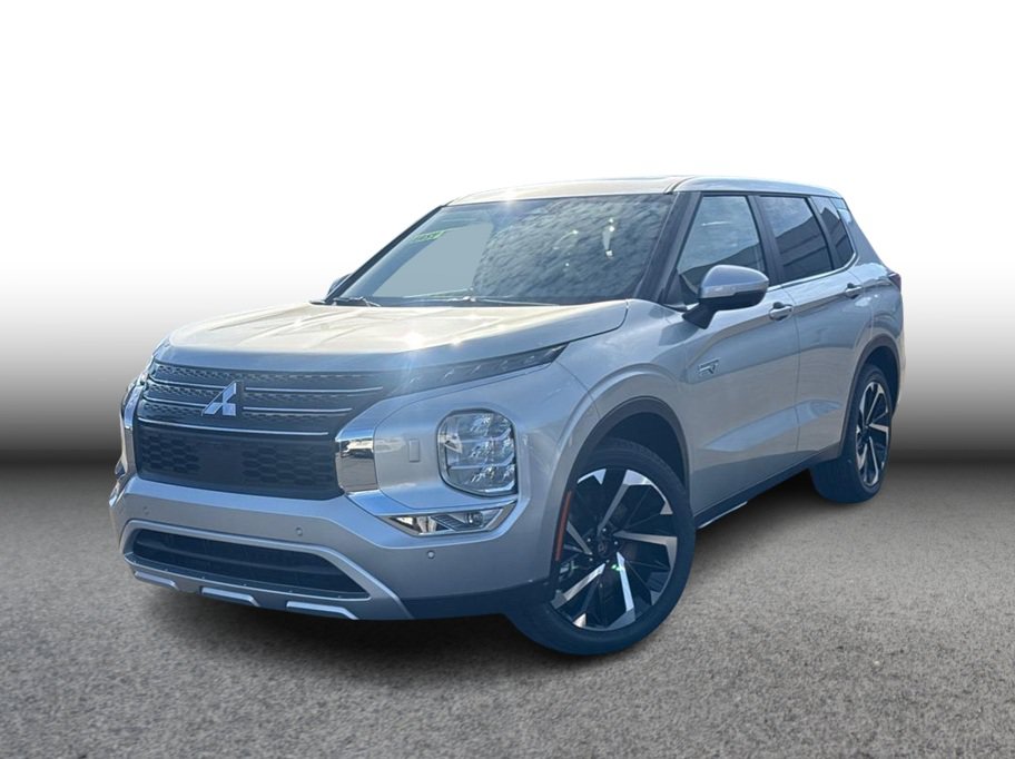 Used 2025 Mitsubishi Outlander 4WD Plug-In Hybrid image 1