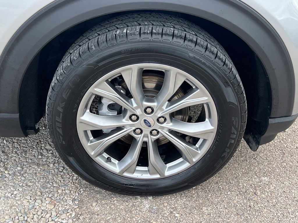 Used 2023 Ford Explorer XLT AWD/4WD image 10