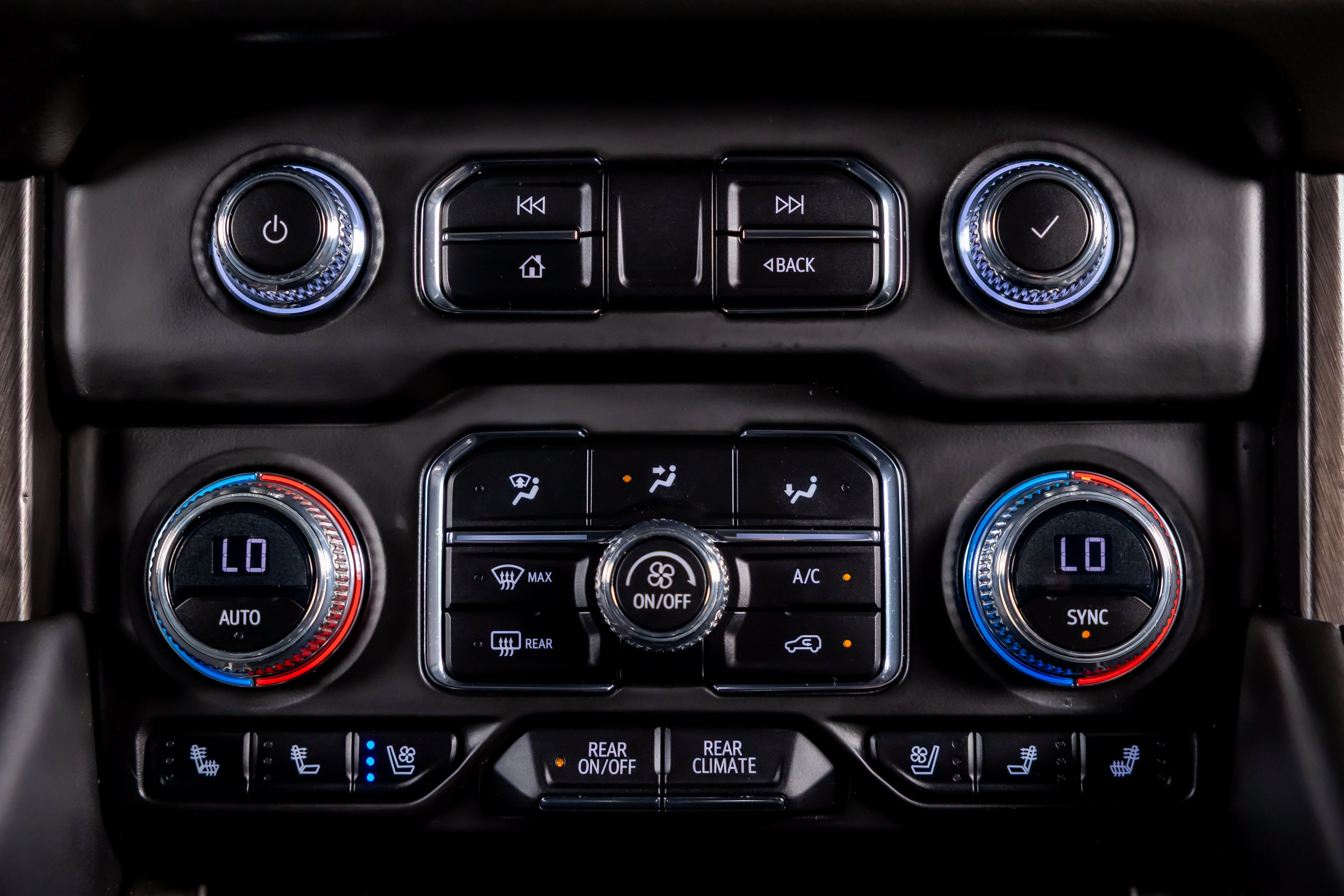 Used 2023 GMC Yukon XL AT4 w/ AT4 Premium Plus Package AWD/4WD image 29