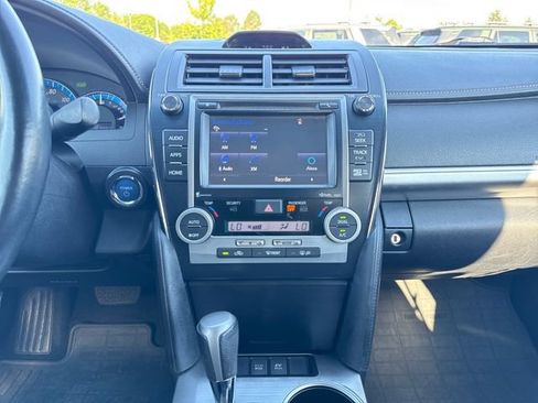 Used 2014 Toyota Camry SE w/ Moonroof Package FWD image 22