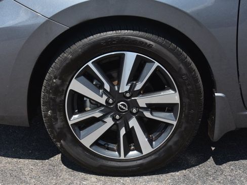 Used 2025 Nissan Versa SV w/ Trunk Package FWD image 10