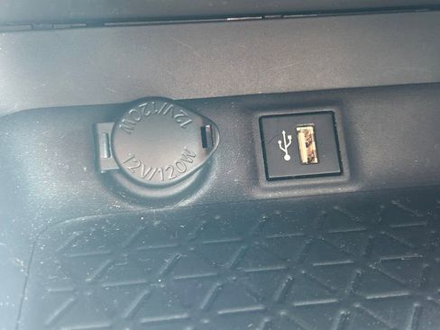 Used 2023 Toyota RAV4 XLE Premium image 31