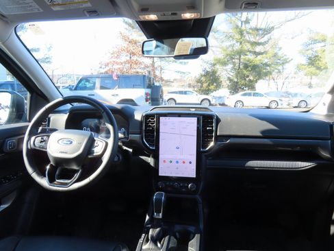 Used 2025 Ford Ranger Lariat w/ FX4 Off-Road Package image 14