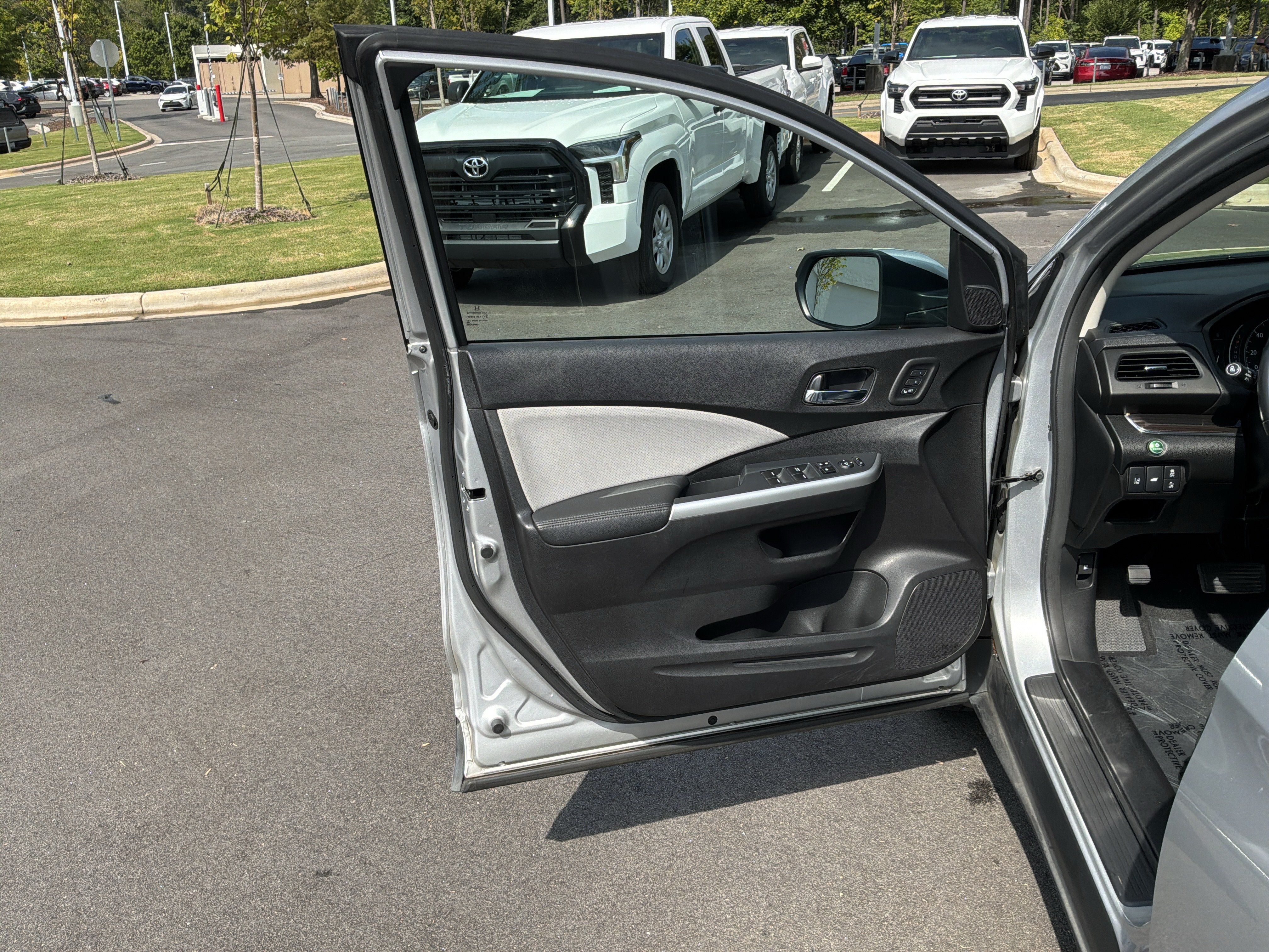 Used 2015 Honda CR-V Touring image 14
