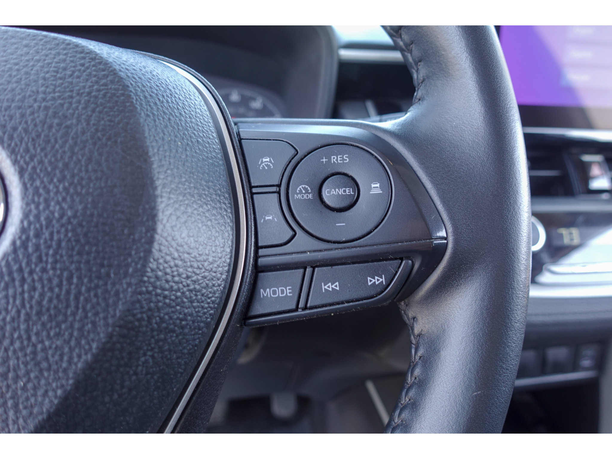 Certified 2025 Toyota Corolla Cross LE FWD image 15
