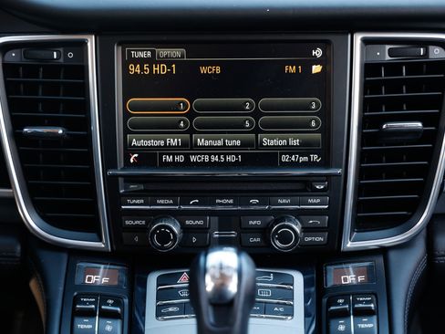 Used 2016 Porsche Panamera S image 37