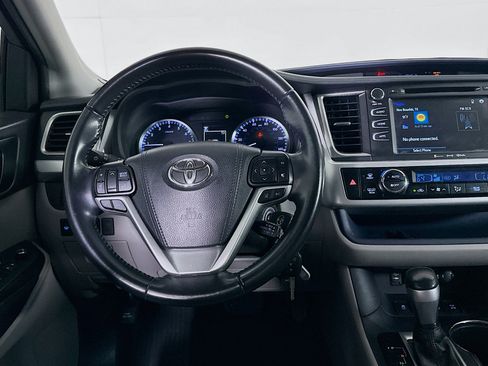 Used 2019 Toyota Highlander Plus AWD/4WD image 18